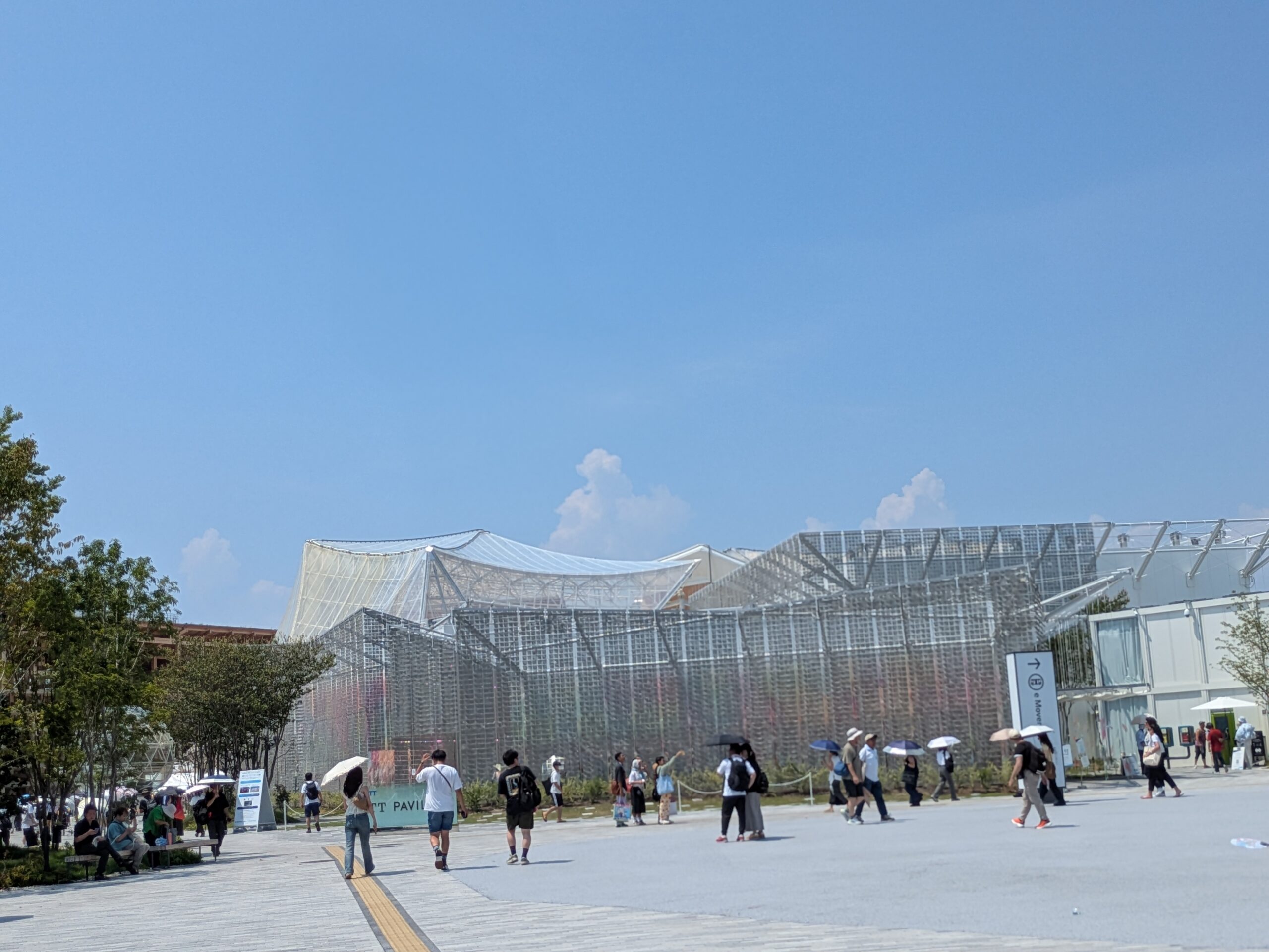 東ゲートの入口付近（行列の始点）